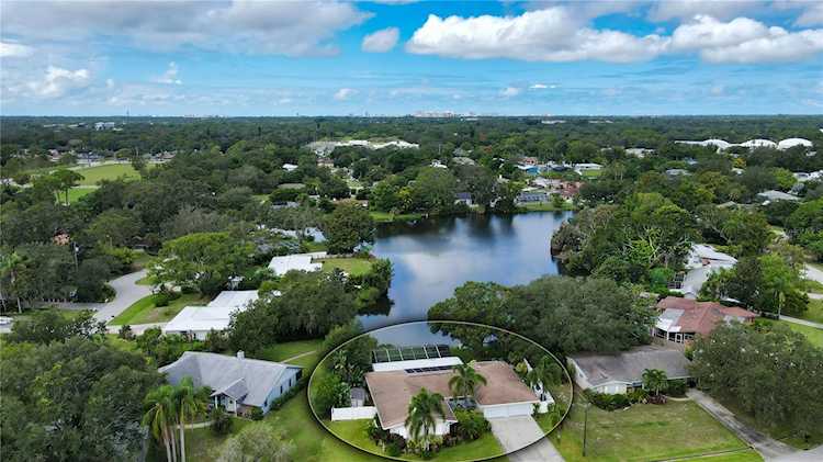 516 E Lake Dr Sarasota, FL 34232