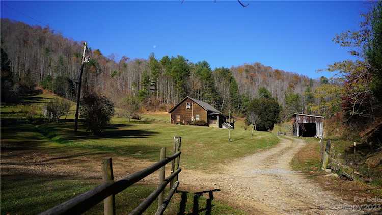799 Fire Scald Branch Green Mountain, NC 28740