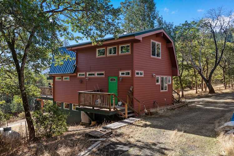 2463 W Evans Creek Rd Rogue River, OR 97537