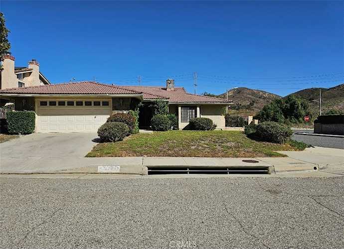 27903 Via Amistosa Agoura Hills, CA 91301