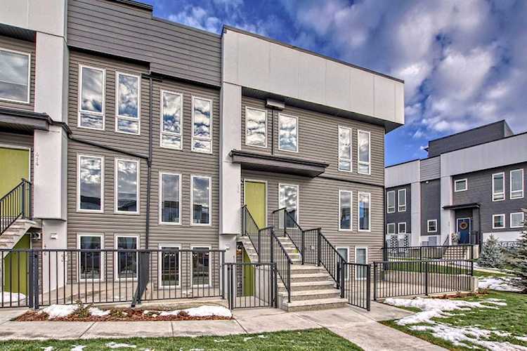 418 Seton Circle SE Calgary, AB T3M 2L3