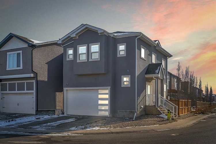 32 Covecreek Mews NE Calgary, AB T3K 0V8