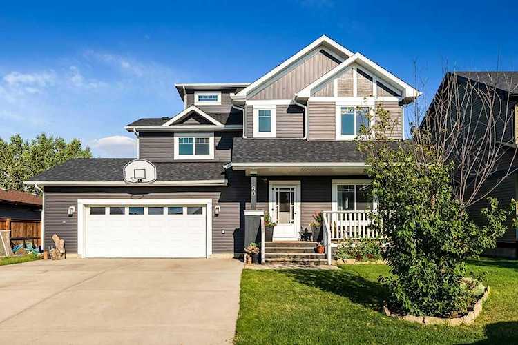 60 Mckinnon St NW Langdon, AB T0J 1X0