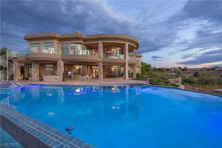 45 Club Vista Dr Henderson, NV 89052