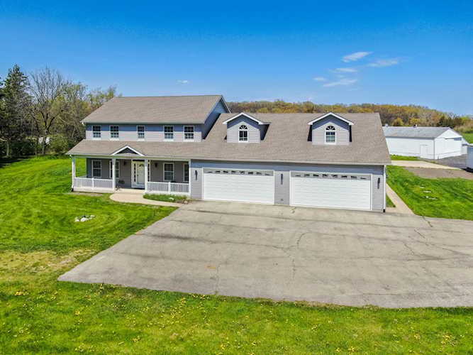 21600 W Grass Lake Rd Antioch, IL 60002