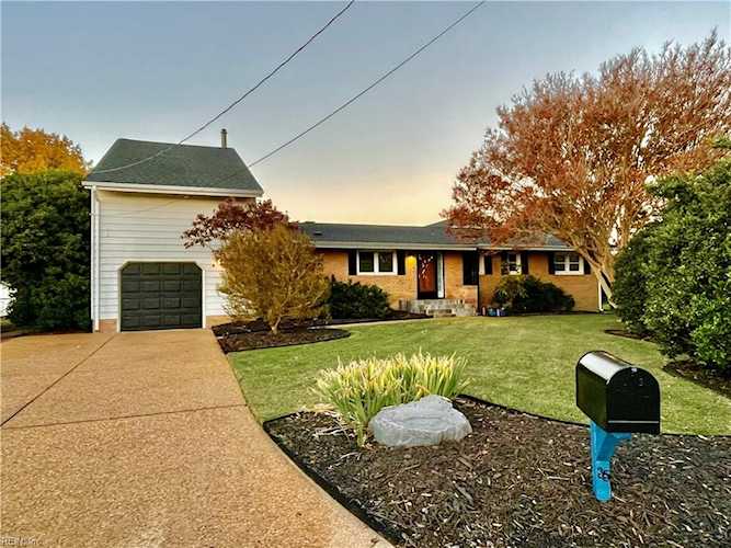 35 Adriatic Dr Hampton, VA 23664