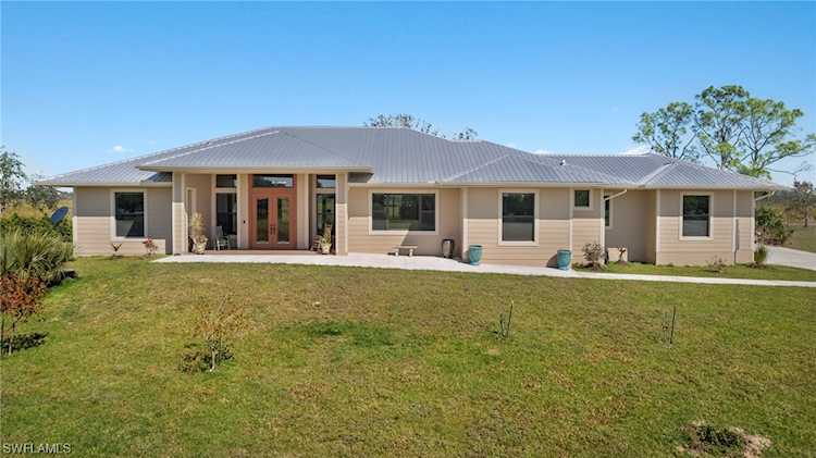 18951 Bridge Wood Ct Alva, FL 33920