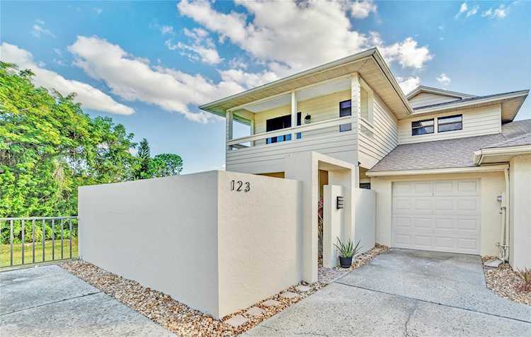 123 Colony South Dr Tarpon Springs, FL 34689