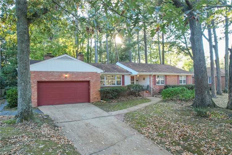 2705 E Kings Rd Virginia Beach, VA 23452