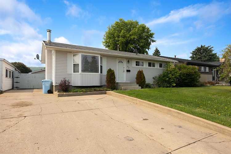 33 Fitzgerald Ave Fort McMurray, AB T9H 1