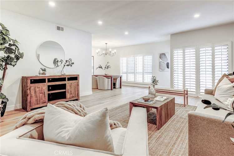 651 Wilcox Ave #3C Los Angeles, CA 90004