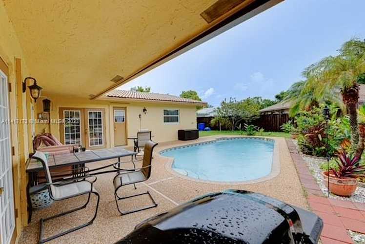 3237 NW 118th Ln Coral Springs, FL 33065