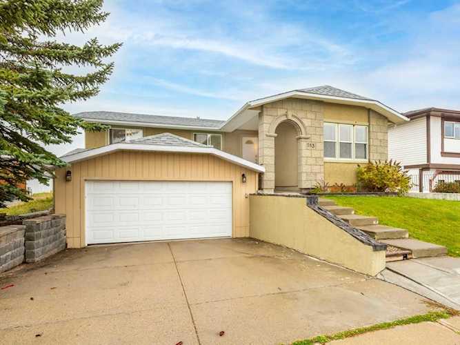 913 12 St SE High River, AB T1V1L2