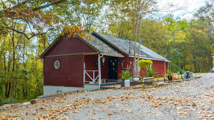 3631 Light Pink Rd Louisville, TN 37777