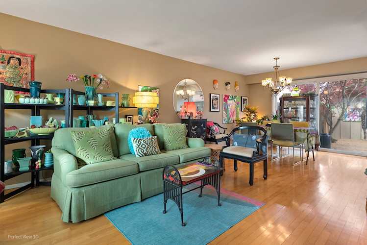 18 Kane Ct Willowbrook, IL 60527