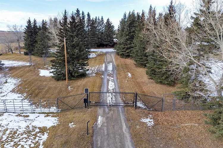 75 Glenview Rd Rural Rocky View County, AB T4C 0B8