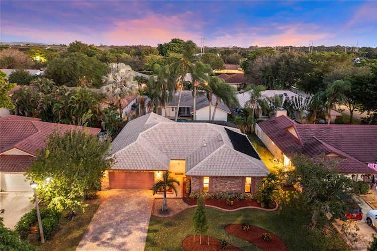 4307 NW 71st Dr Coral Springs, FL 33065