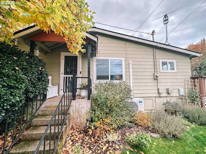 113 NW 12th AVE Camas, WA 98607