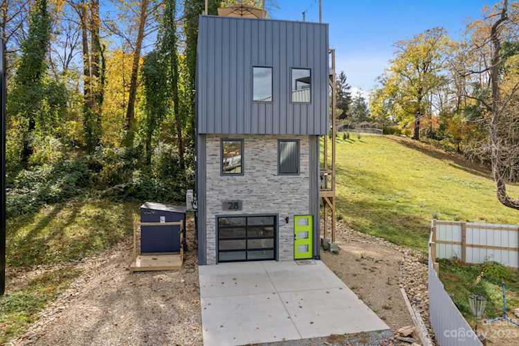 28 Carrick Ln Brevard, NC 28712