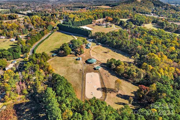 45 Henderson Rd Tryon, NC 28782