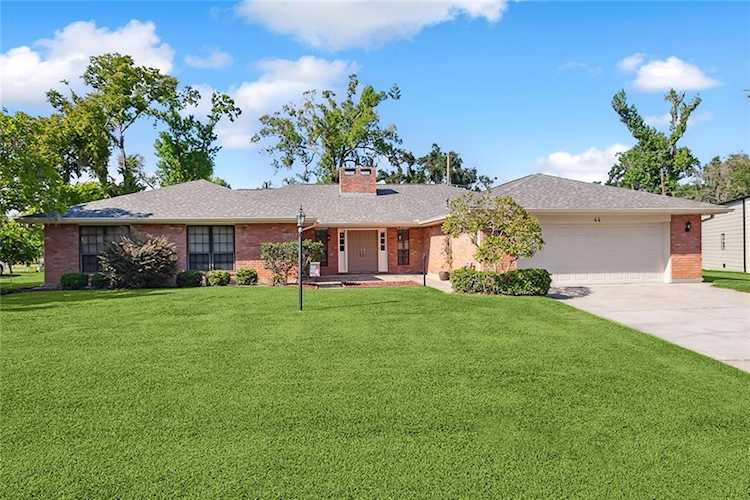 44 E Levert Dr Luling, LA 70070