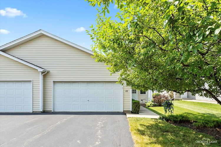 88 Silver Trl North Aurora, IL 60542
