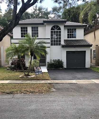 10746 S Saratoga Dr Cooper City, FL 33026