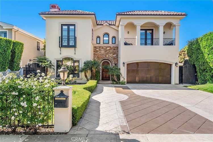 733 Moreno Ave Los Angeles, CA 90049