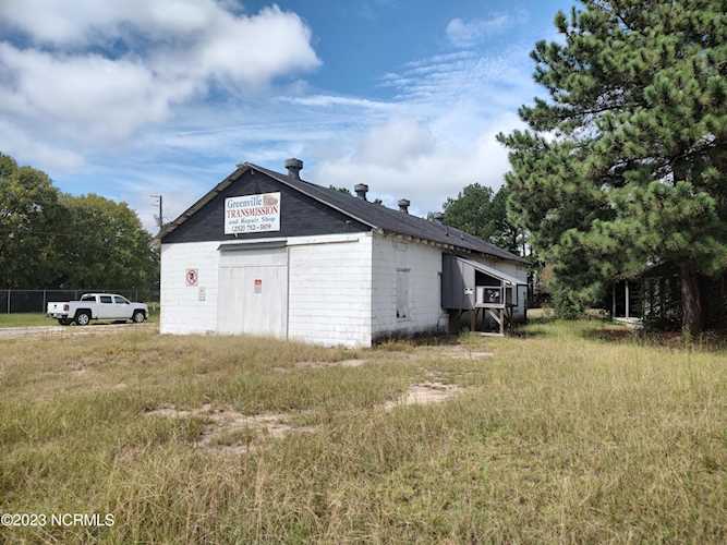 310 W Gum Rd Greenville, NC 27858