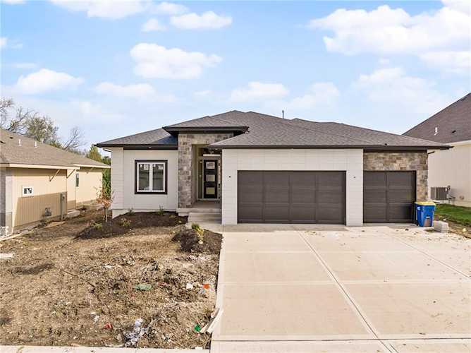 9307 Gander St Lenexa, KS 66227