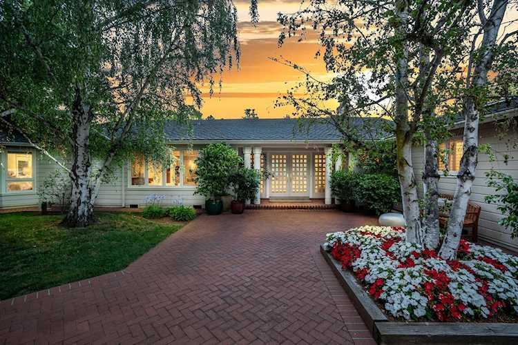 2 Mesa Ct Atherton, CA 94027