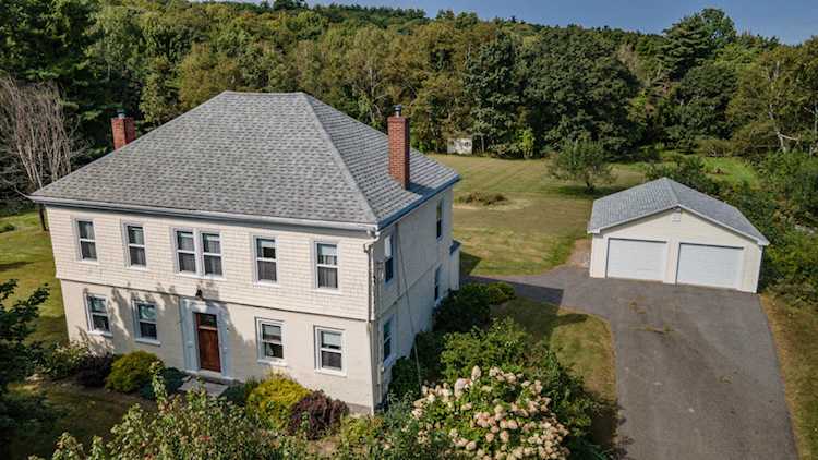 47 Maple St Farmingdale, ME 04344