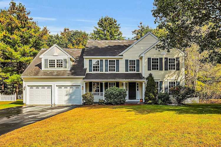 20 Conifer Ln Amherst, NH 03031