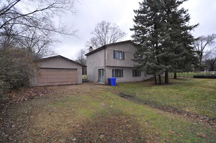 1906 N Summit St Wheaton, IL 60187