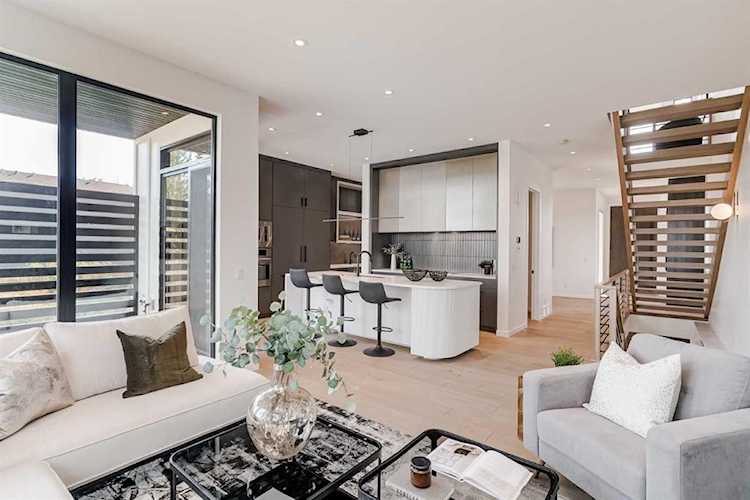2226 8 St NE Calgary, AB T2E 4H6