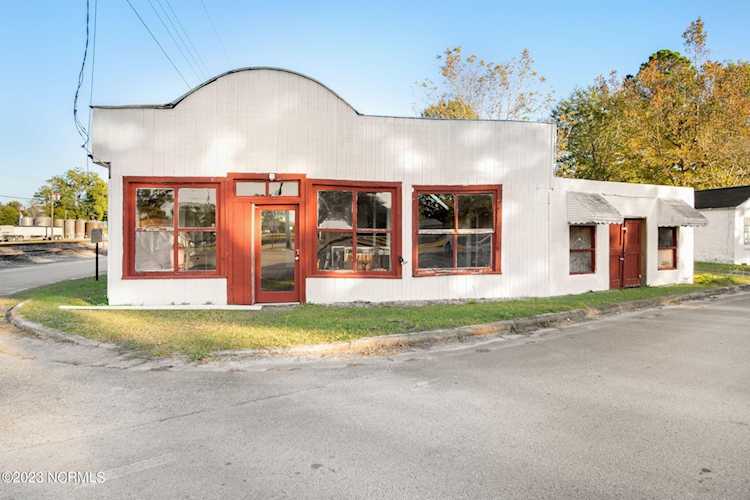 201 S Main St Cove City, NC 28523