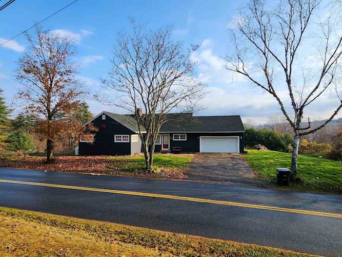 25 Pine St Newport, NH 03773