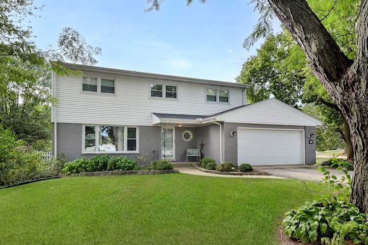 1500 E Geneva Rd Wheaton, IL 60187