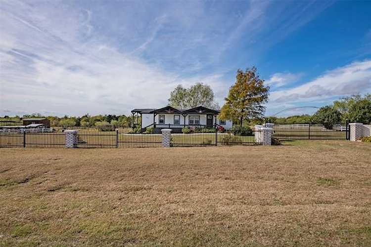 145 SE County Road 3144 Corsicana, TX 75109