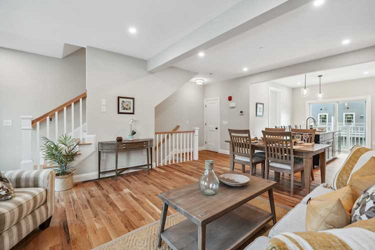 17 Juniper Ln Portsmouth, NH 03801