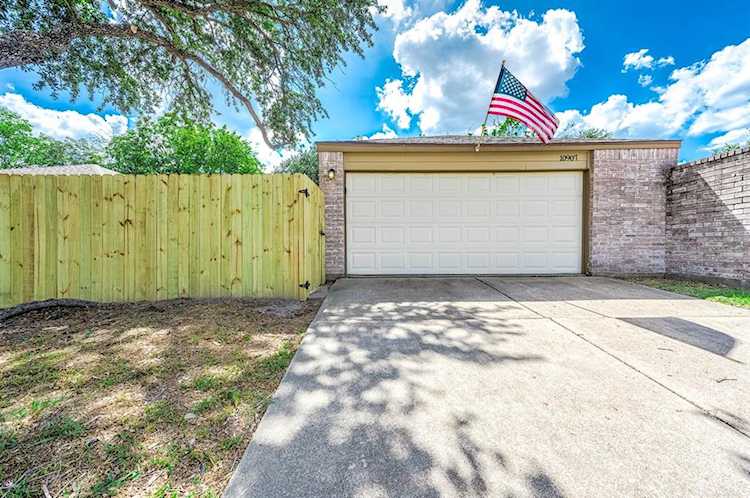 10907 Indian Ledge Dr Houston, TX 77064