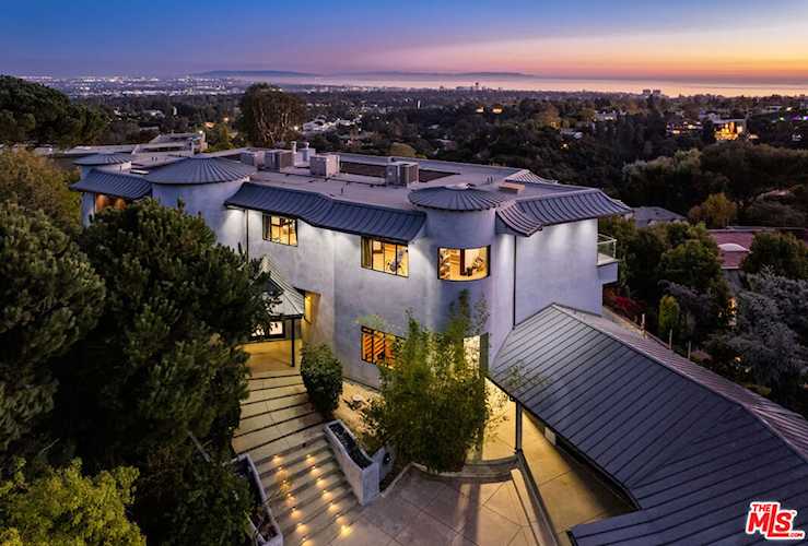 1799 Correa Way Los Angeles, CA 90049