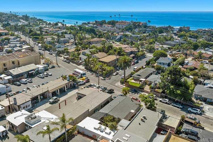 209 Melrose Avenue Encinitas, CA 92024