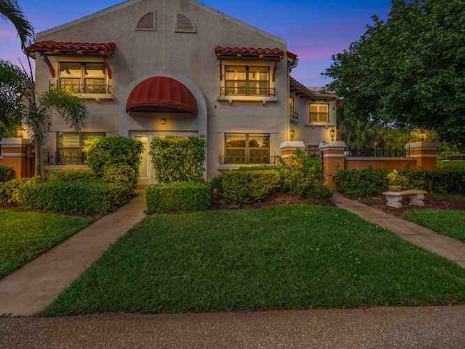 15 Uno Lago Drive #15 Juno Beach, FL 33408