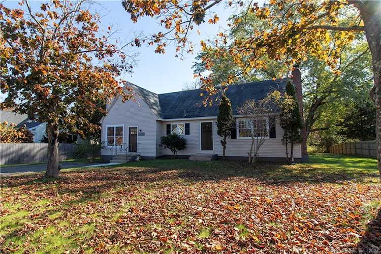 78 New Rd Madison, CT 06443