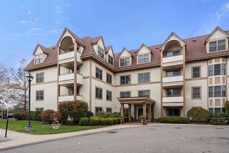 12 Russell Rd #304 Wellesley, MA 02482