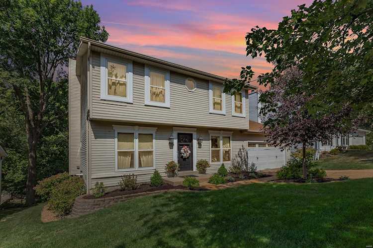 1307 Briarcreek Dr Kirkwood, MO 63122