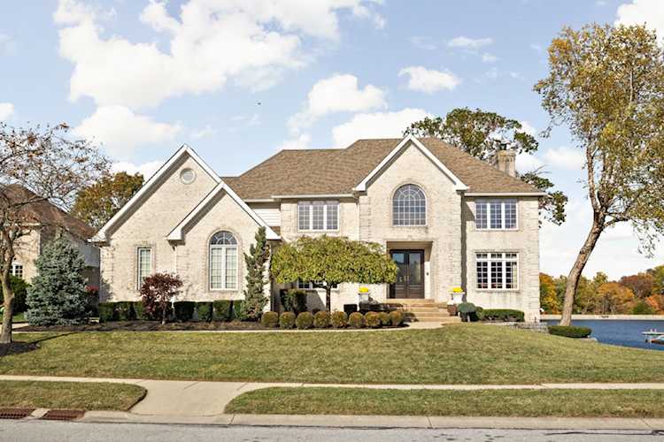 4696 Waters Edge Way Greenwood, IN 46143