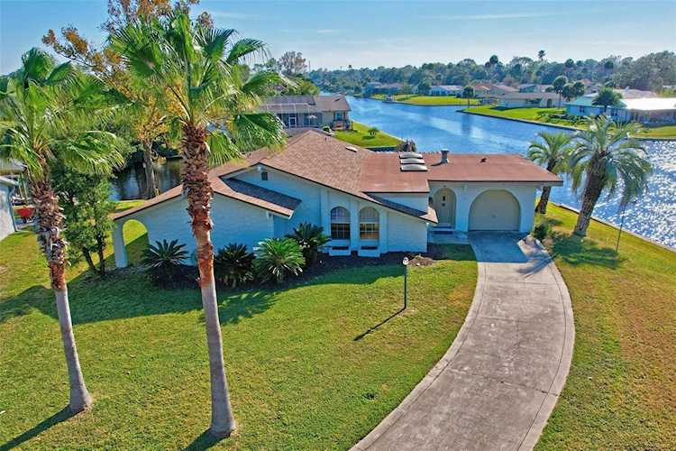 10 Campbell Ct Palm Coast, FL 32137