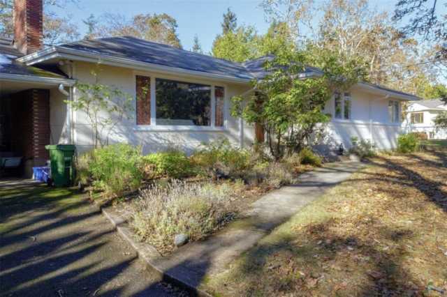 3160 Midland Rd Oak Bay, BC V8R 6E9